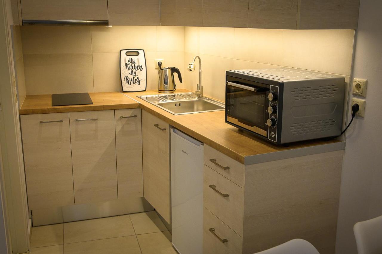 Uni Island - City Center Suites Ираклио Екстериор снимка