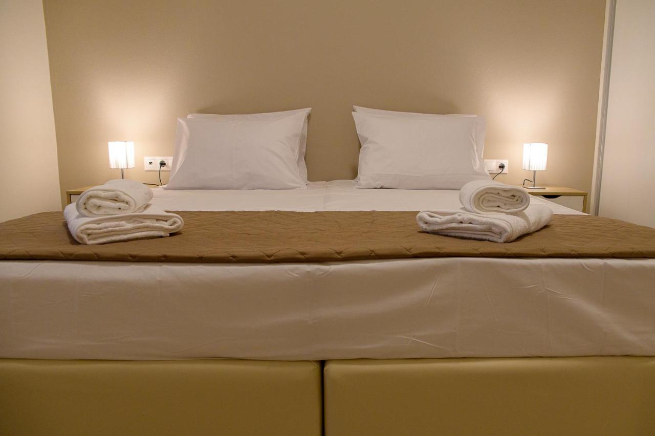Uni Island - City Center Suites Ираклио Екстериор снимка