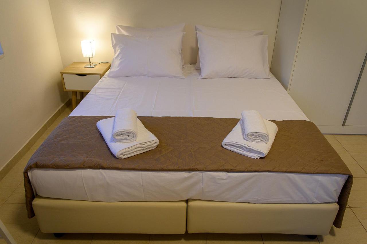 Uni Island - City Center Suites Ираклио Екстериор снимка