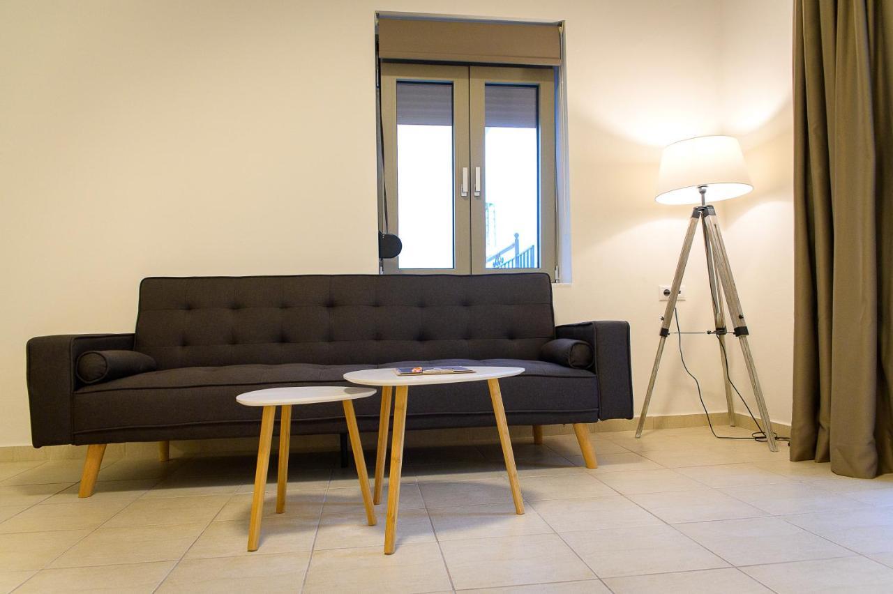 Uni Island - City Center Suites Ираклио Екстериор снимка