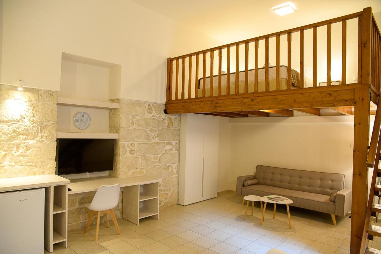 Uni Island - City Center Suites Ираклио Екстериор снимка